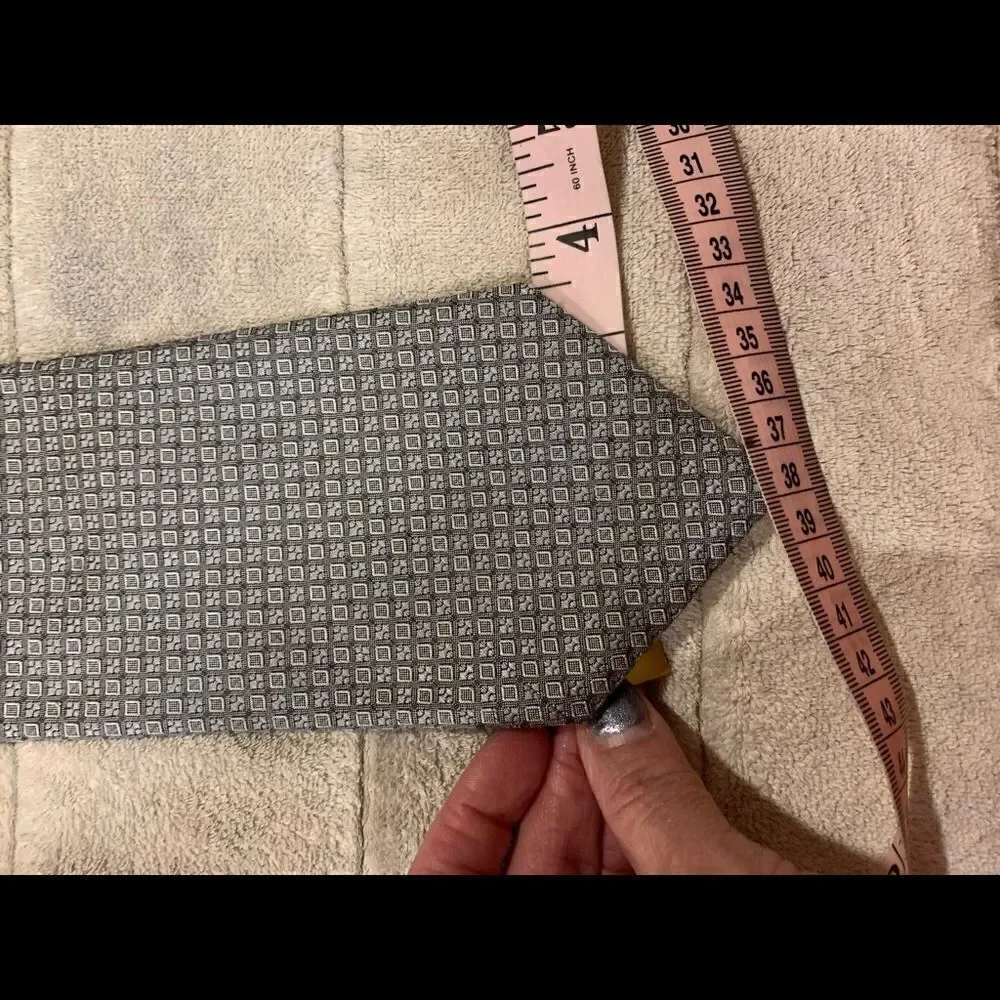 Brooks Brothers Silk Tie Silver/White Geometric‎